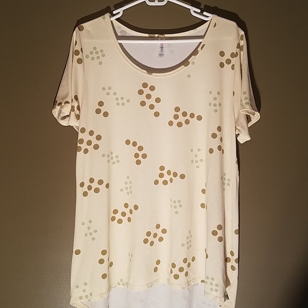 **2 for $20**LuLaRoe Classic T